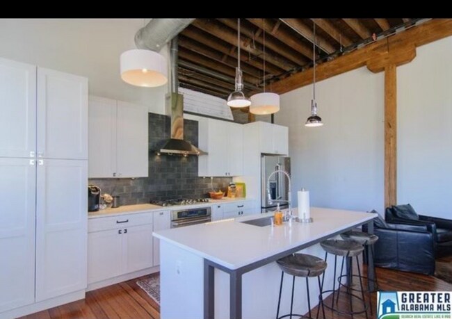 Foto del edificio - BIRMINGHAM DOWNTOWN CONDO FOR LEASE