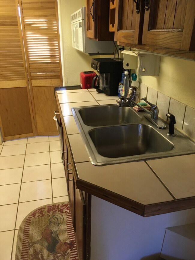 Building Photo - 3011 Conifer Cir
