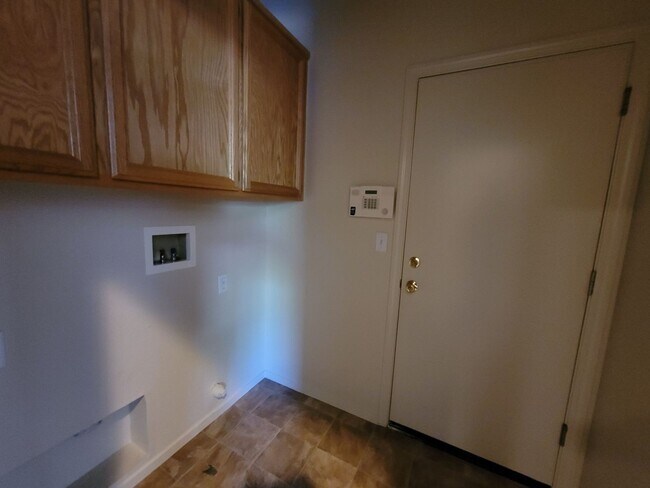 Foto del edificio - 3118 Midway Island St