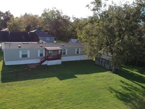 Building Photo - 215 Live Oak St