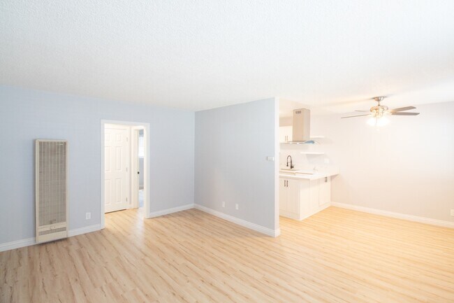 Building Photo - 125 E Spring St