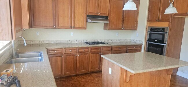 Building Photo - 883 Kiwi St