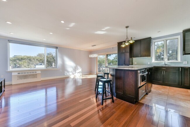 Foto del edificio - Coolidge Corner 2 bed / 2 bath 1185sqft w/...
