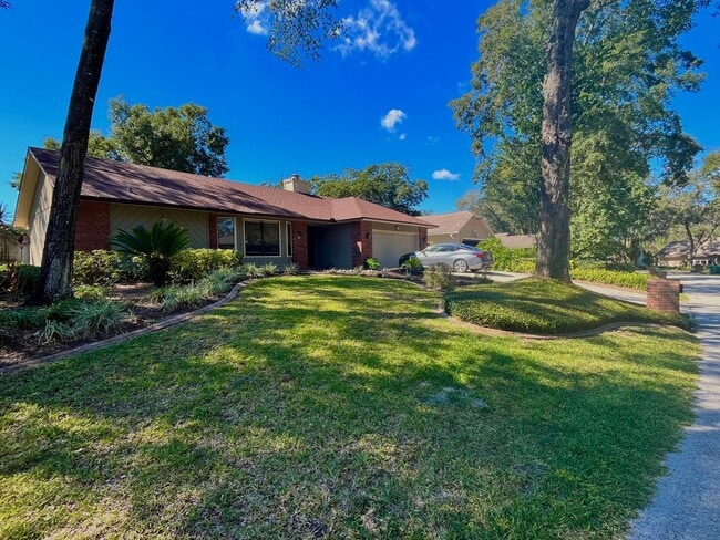 Building Photo - 3BR w/Pool off Longwood Hills Rd - include...