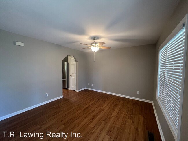 Building Photo - 2 br, 1 bath House - 8 Barnes Drive
