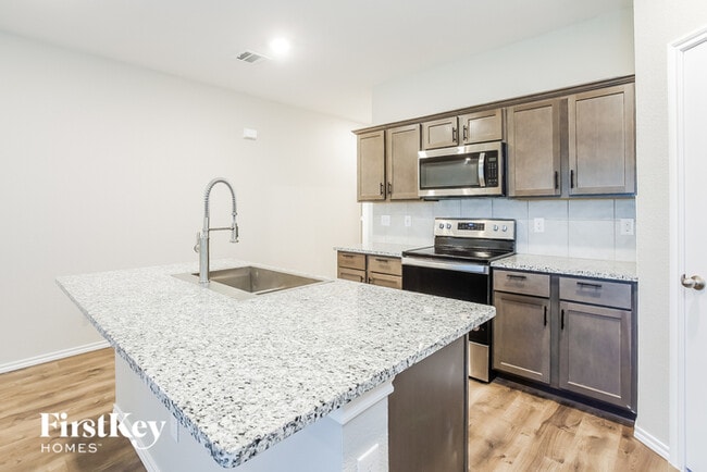 Building Photo - 711 Meadow Creek Ln