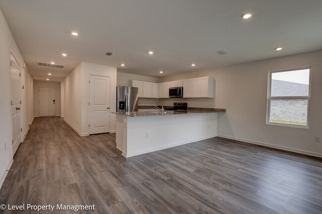 Building Photo - Stunning 4 Bedroom 2 Bath Home in Fairhope Falls Community