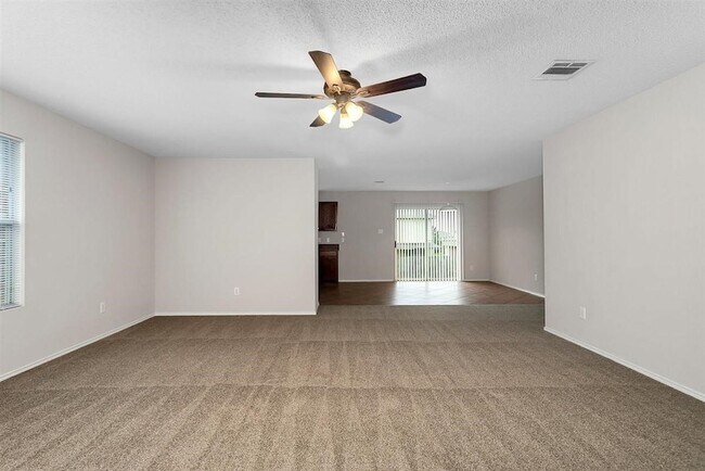 Foto del edificio - 2152 Laughlin Rd