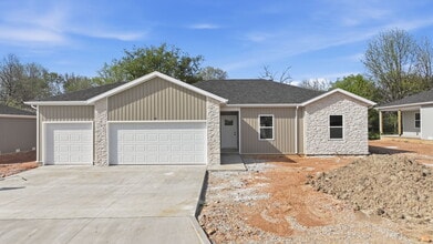 Building Photo - 43 Whitley Ln