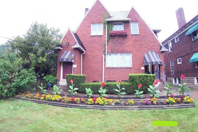Front of House - 330 S Aiken Ave