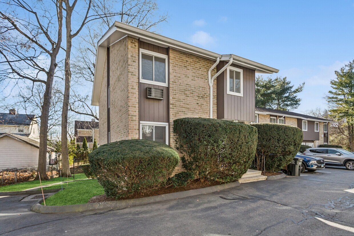 Foto principal - 61 Rock Spring Rd