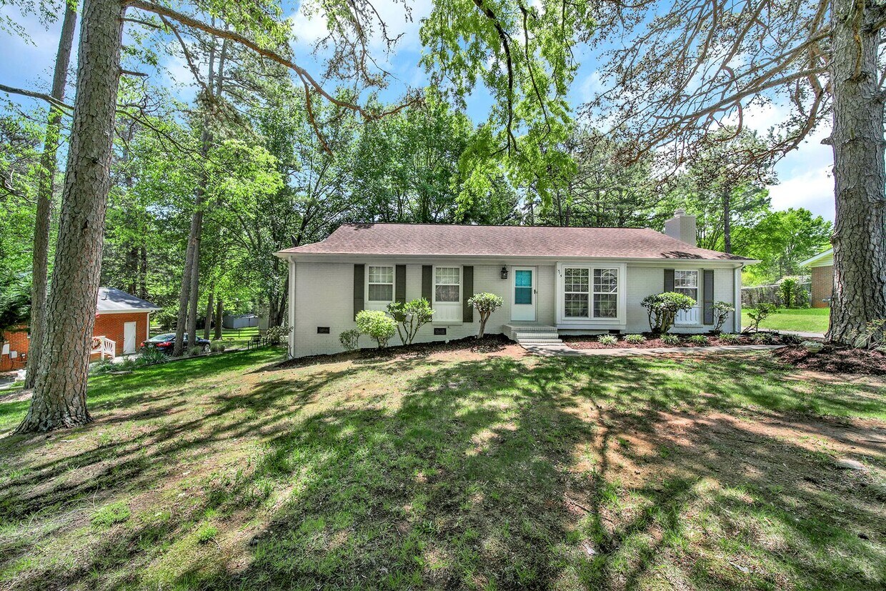 Foto principal - Wonderful Home Near Downtown Matthews!