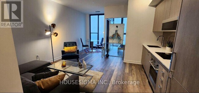 Photo du bâtiment - 250-250 Lawrence Ave W