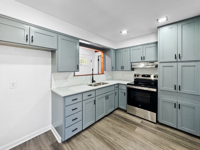 Building Photo - 513 Manor Dr