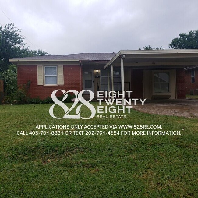 Photo - *AVAILABLE NOW!* 4 bed/1 Bath House with an Awesome Backyard!