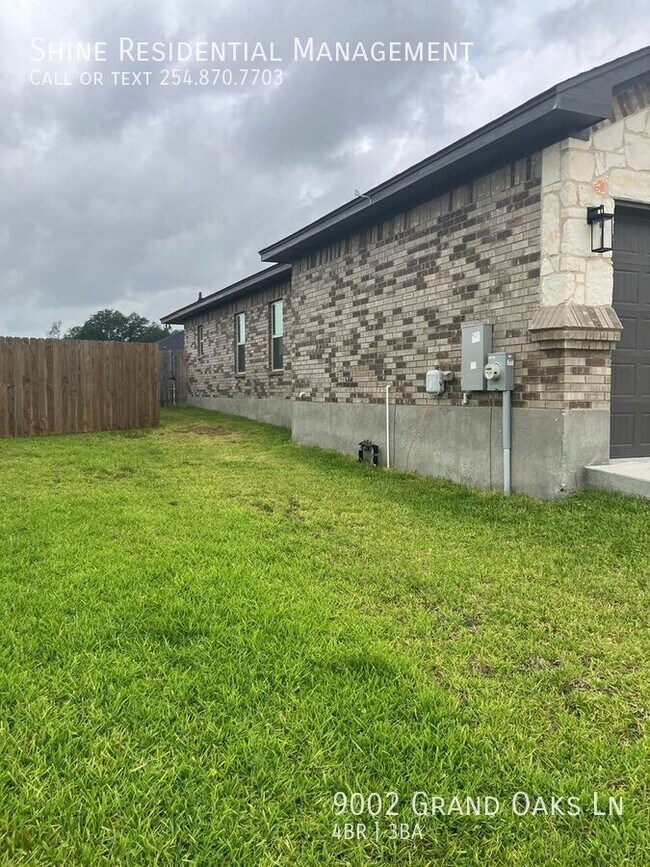 Foto del edificio - 9002 Grand Oaks Ln