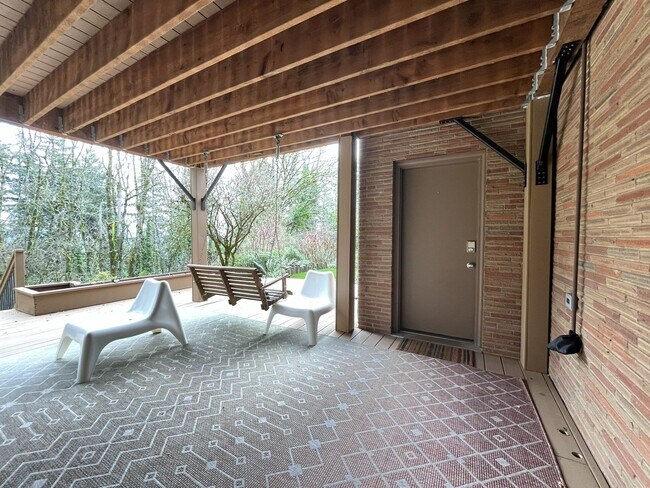 Foto del edificio - Spacious 1 Bedroom ADU Featuring Soaking Tub, Rain Shower, and Treeline Views