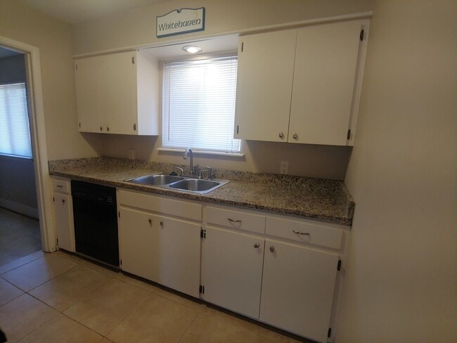 Building Photo - 323 Santa Fe Trail