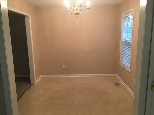 Foto del edificio - 2401 Laurel Falls Ln