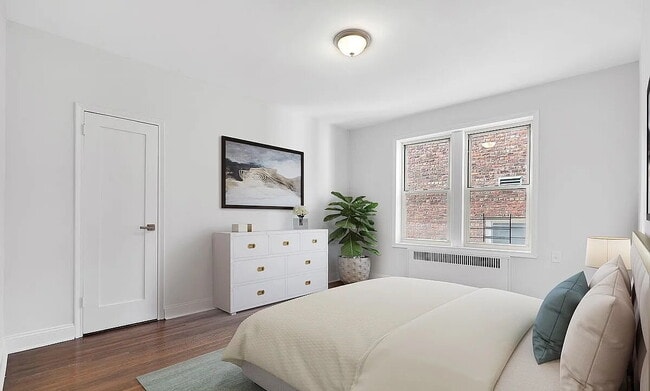 Building Photo - Stunning top floor one bedroom with water and bridge views!