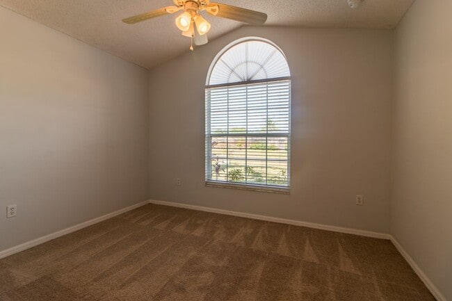Building Photo - 522 Robbins Rest Cir