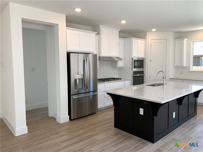 Building Photo - 1048 Easy Gruene