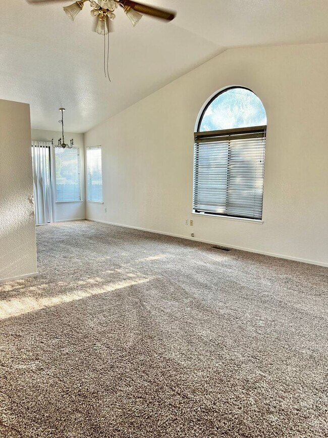 Building Photo - 3572 Sunnybrook Ct