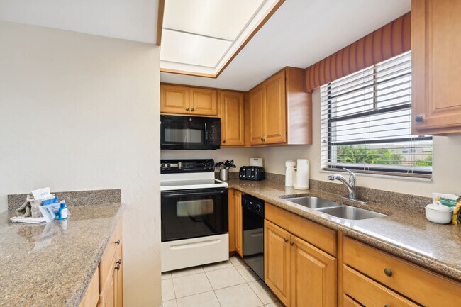 Building Photo - 600 Neapolitan Way