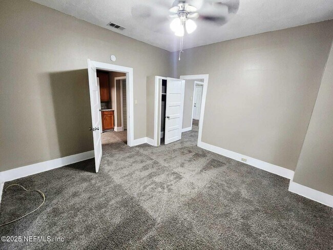 Foto del edificio - 1470 E 13th St