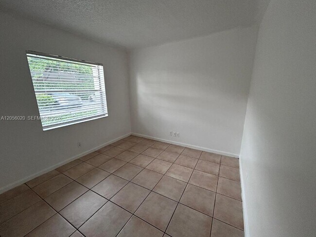 Building Photo - 3212 Coral Ridge Dr