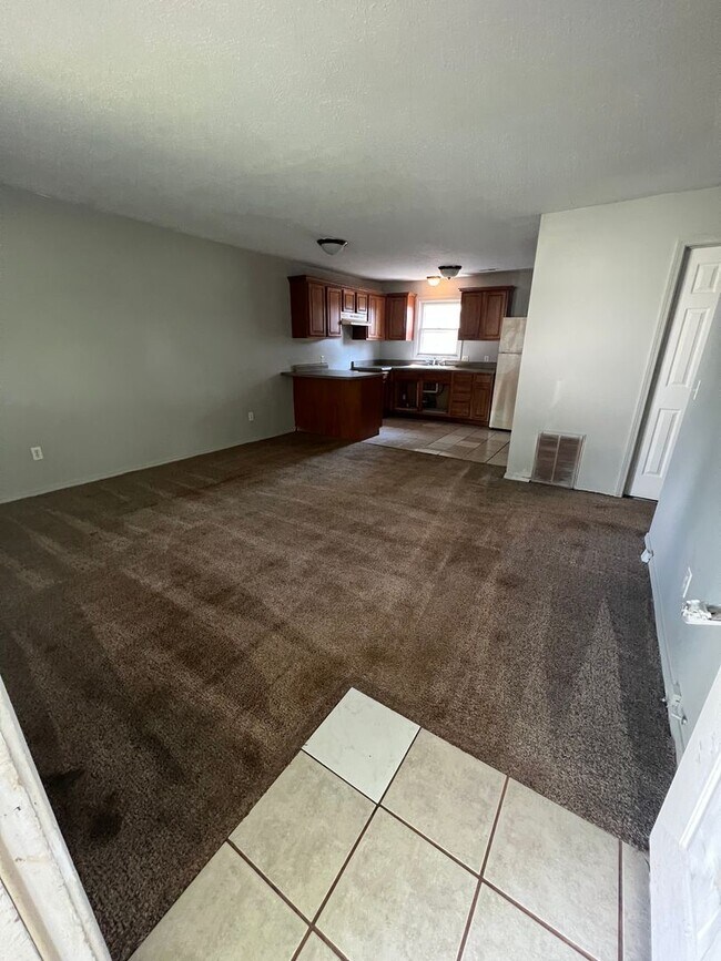 Foto del edificio - 705 Black Oak