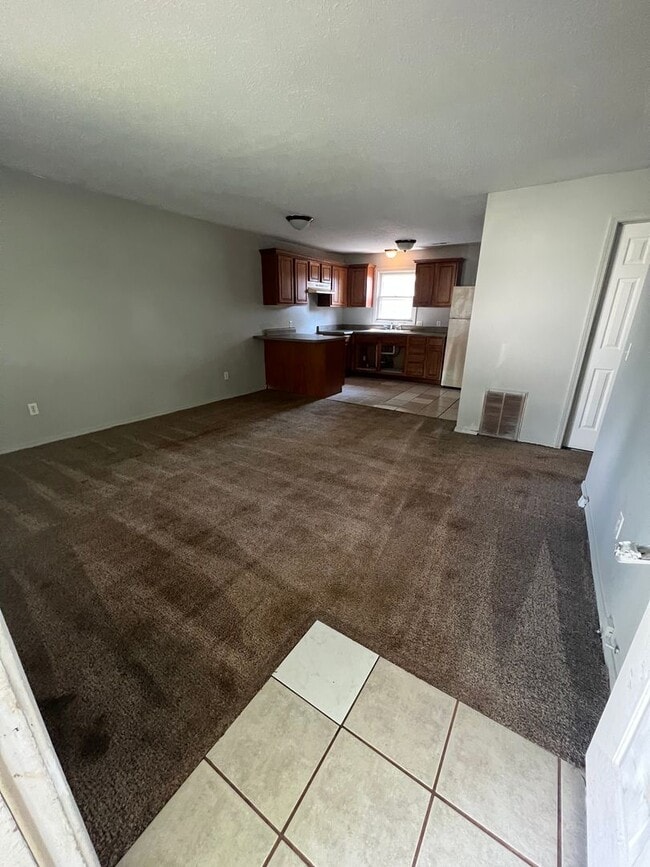 Building Photo - 705 Black Oak