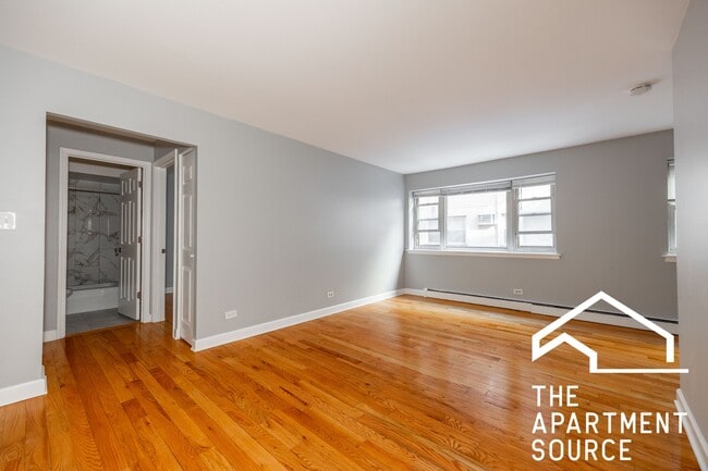 Building Photo - 6831 N Greenview Ave