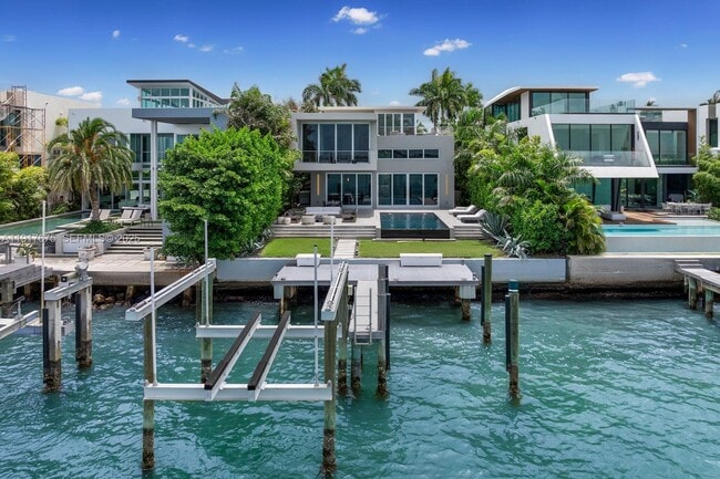 Building Photo - 1379 N Venetian Way