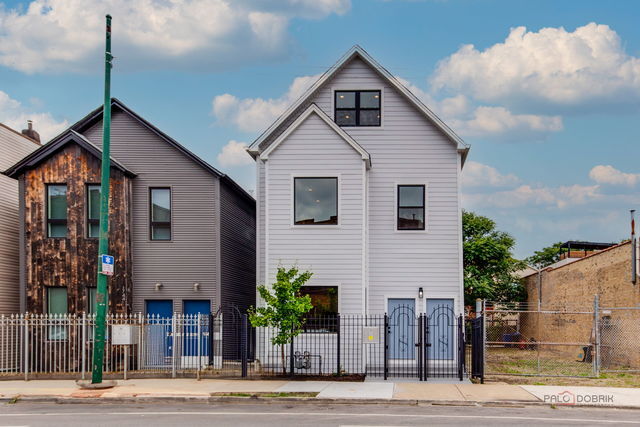 Building Photo - 1744 N California Ave