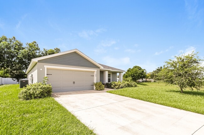 Building Photo - 944 First Dr, Eagle Lake, FL