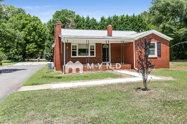 Building Photo - 3 br, 1.5 bath House - 315 Smith Rd