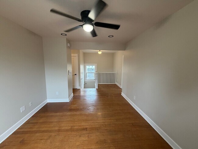 Foto del edificio - Gorgeous Newly Remodeled Upper Unit in Buckman with Washer/Dryer, A/C