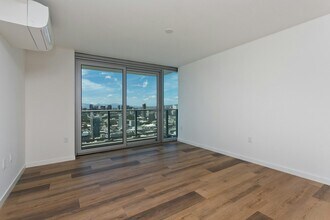 Building Photo - 1515 Liona St