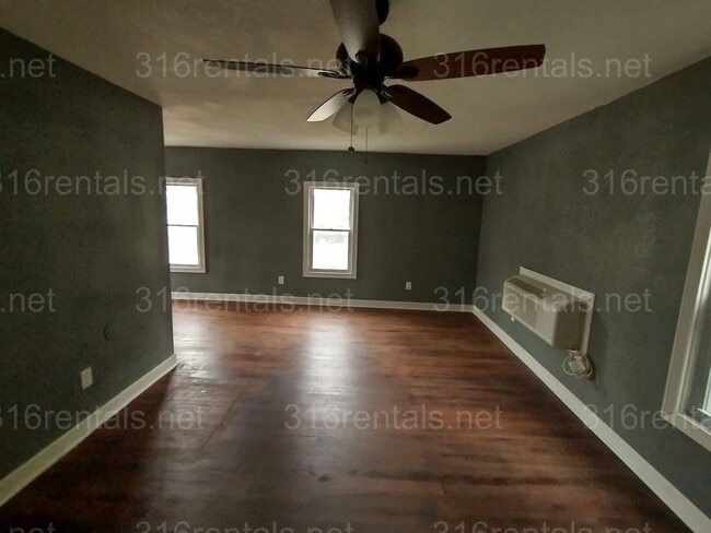 Building Photo - $800 - 2 bedroom/ 1 bathroom - Gorgeous Ho...