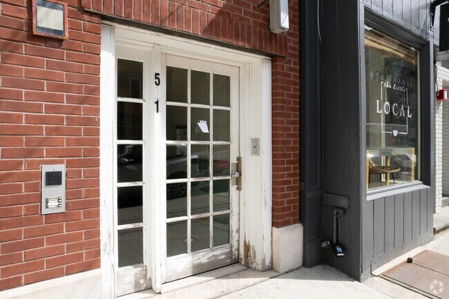 Entrada - 521 Adams St