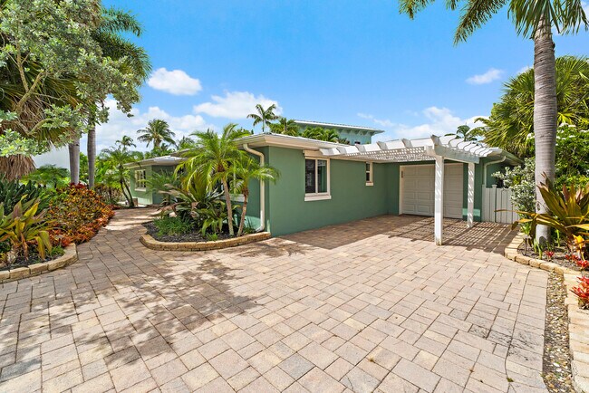 Building Photo - 440 Jupiter Ln