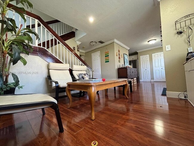 Foto del edificio - 232 Lakeside Cir