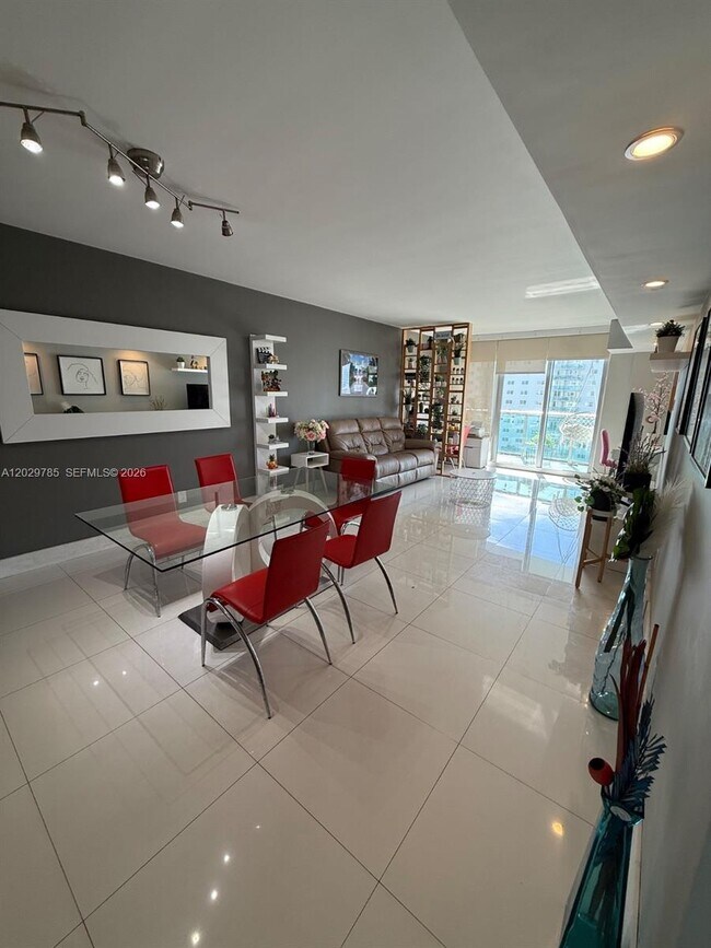 Foto del edificio - 19370 Collins Ave