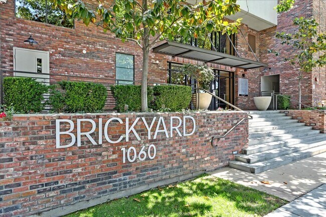 Foto del edificio - 2 Bed 2 Bath Spacious Condo in the Heart of Downtown San Jose! Tour Today!