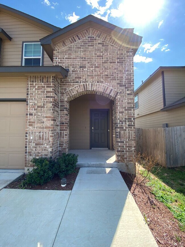 Building Photo - Beautiful home in Stoney Creek!