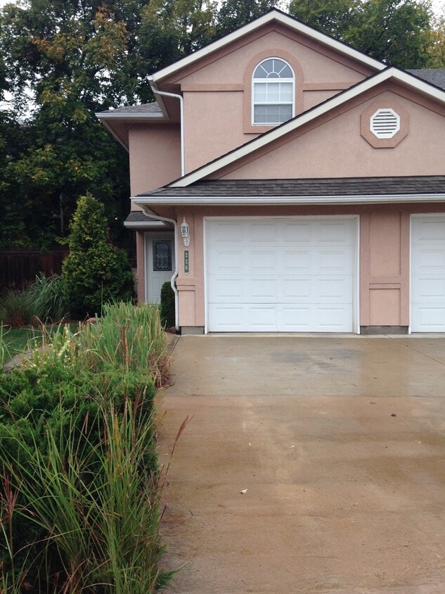Primary Photo - Remodeled 3-Bedroom Home in Lee’s Summit w...