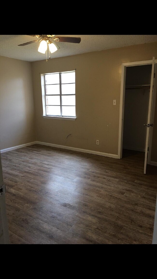 Building Photo - 1201 Briarwood Ave