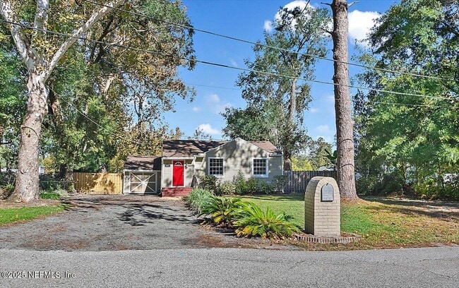 Foto del edificio - 5637 Bishop Ln
