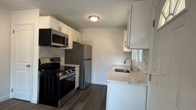 Foto del edificio - 224 Grape Hollow Rd